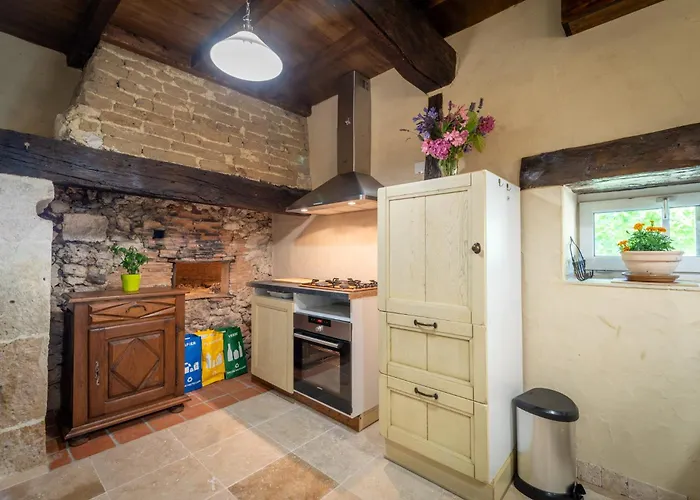 Alojamento de Acomodação e Pequeno-almoço La Maison De Yuka 3*